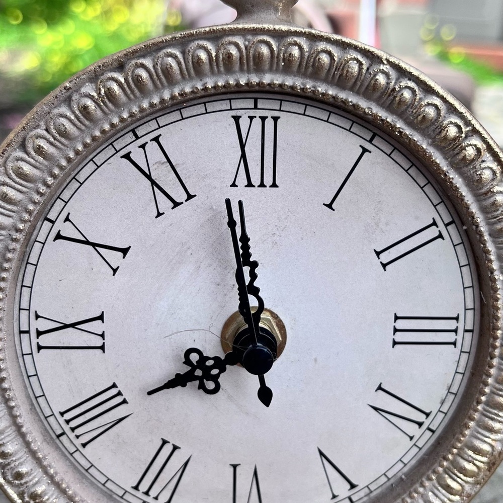 Vintage Birdie tabletop clock - Picture 5 of 11
